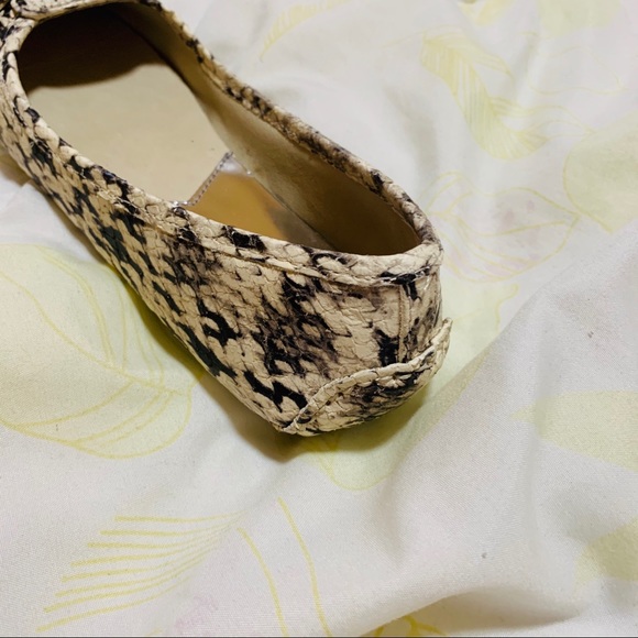 Michael Kors Fulton Moc Flat With Embossed Leather - Picture 3 of 4